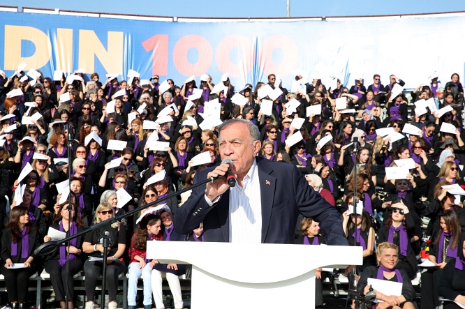 1000 Kadın “Biz buradayız” dediler