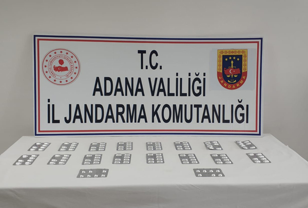 Cezaevine uyuşturucu sokmak isterken yakalandılar