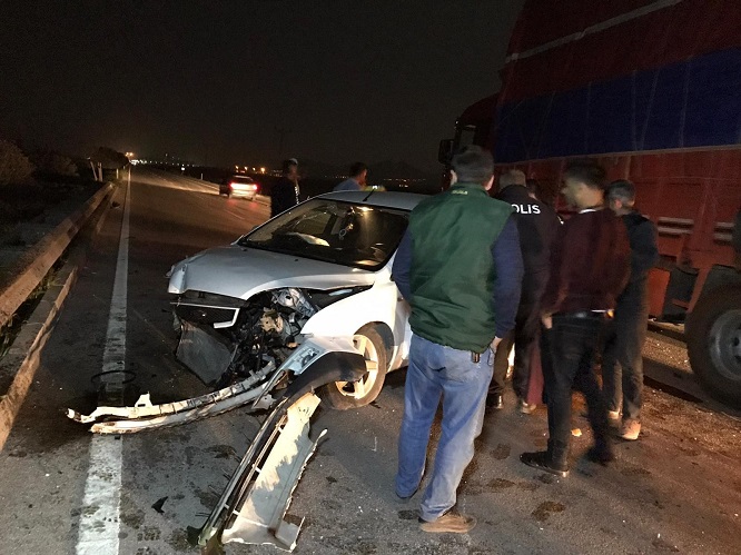 Polis memuru görev çıkışı kaza yaptı