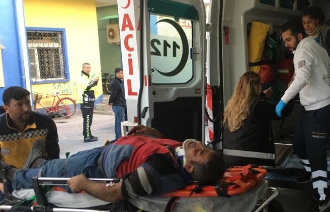 CEYHAN'DA KAZA: 3 ÖLÜ, 14 YARALI