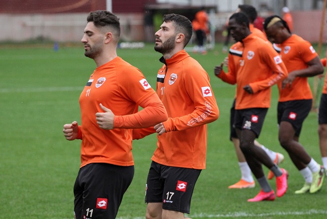 Adanaspor kampa giriyor