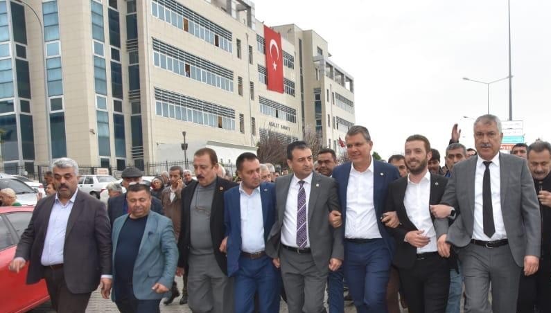 CEYHAN'DA HALK BAŞKANA SAHİP ÇIKTI