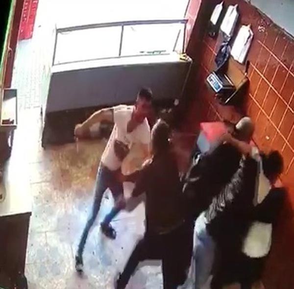 Bıçaklı cinayet kamerada