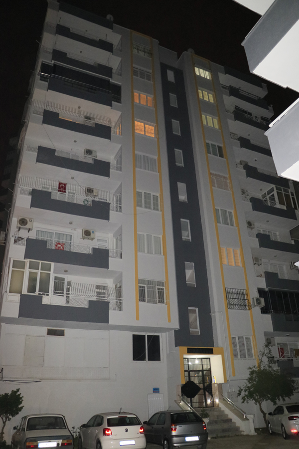 5’inci kattan düşen genç kız ağır yaralandı