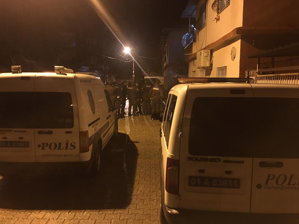 Ceyhan’da 2 kişi sokak ortasında vuruldu