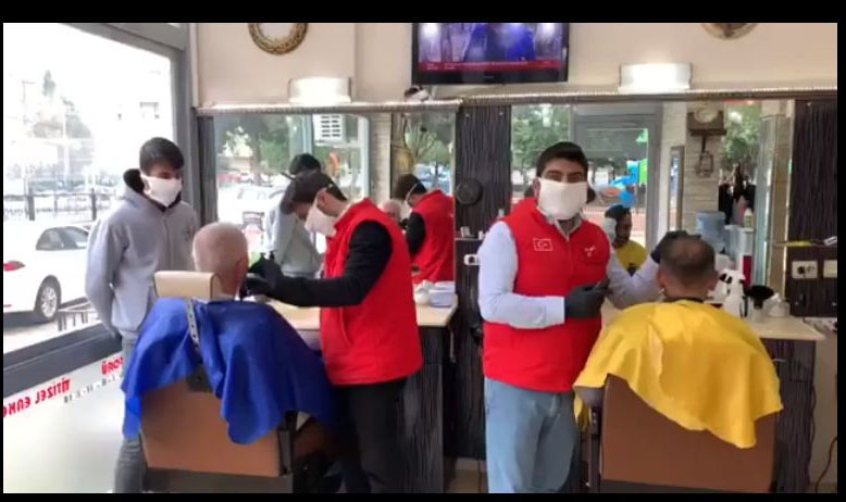 Maske ve eldivenli tıraş