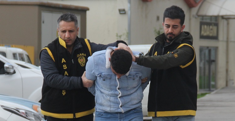 Marketi gasp edip sevgilisiyle eğlendi