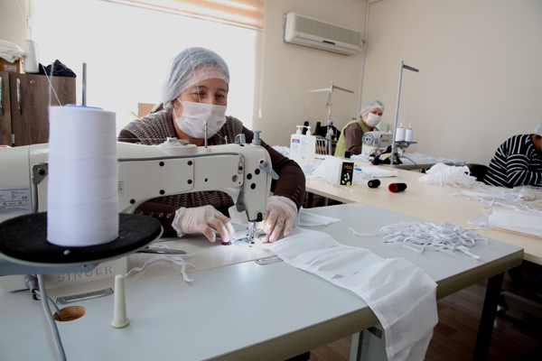 Akdeniz Belediyesi tıbbi maske üretimine başladı