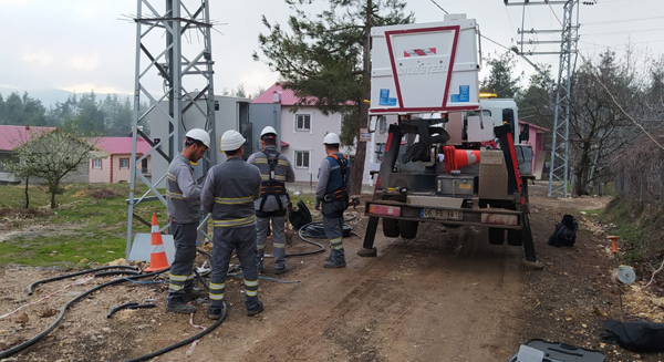 Hırsızlar ilçeyi elektriksiz bıraktı