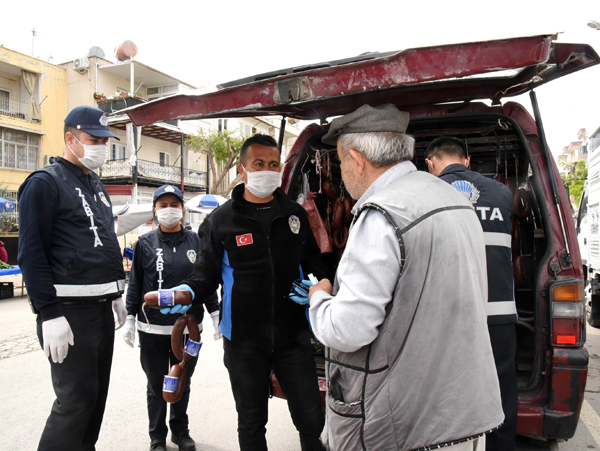 Mersin'de 100 kilo bozuk sucuk ele geçirildi