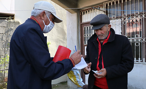 PTT’nin yardım paralarını evlere ulaştırması sevindirdi