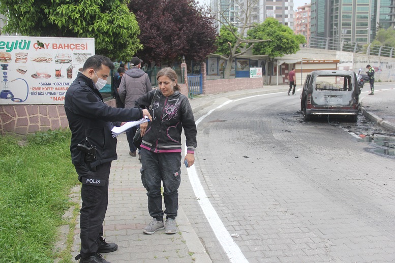 Aracı yandı hayatını zor kurtardı
