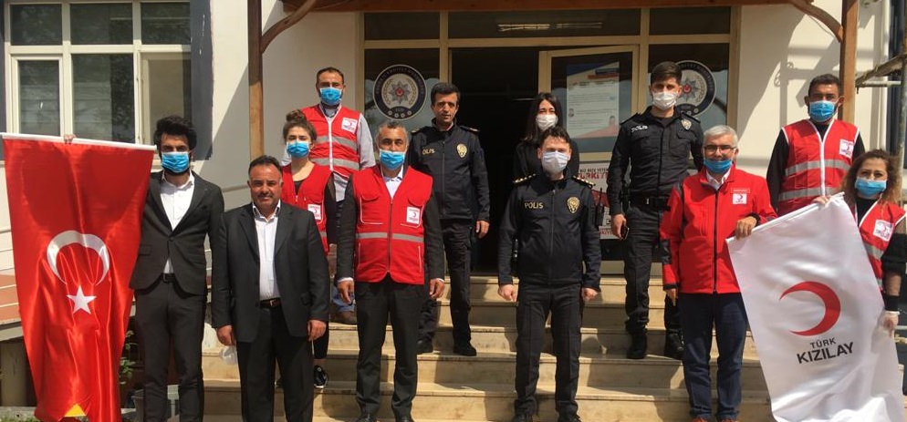 Kızılay’dan Polislere Moral