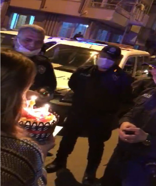Kavga ihbarına giden polise müzikli pastalı sürpriz