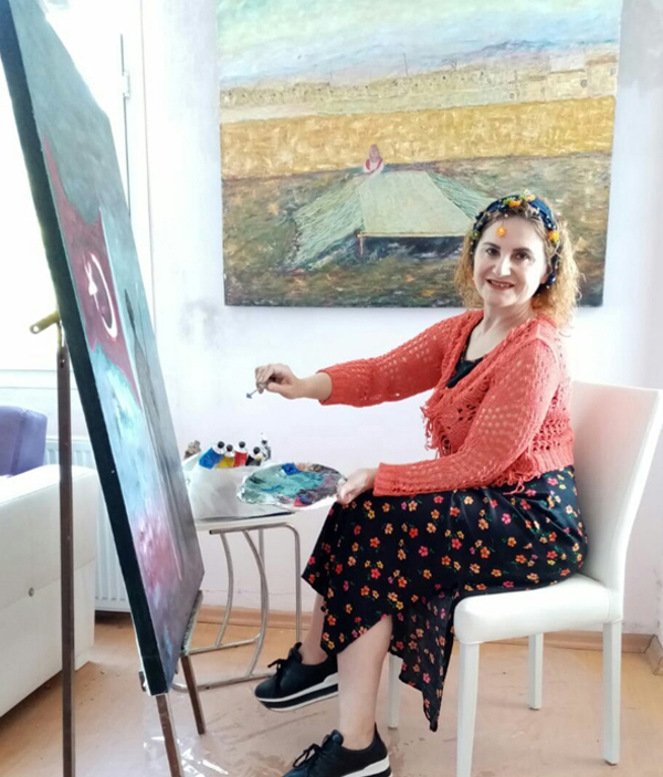 Güher, evde sanatla terapi yapıyor
