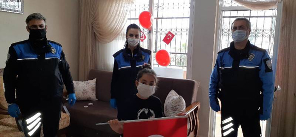 Öğrenciler 23 Nisan'ı evlerinde kutladı