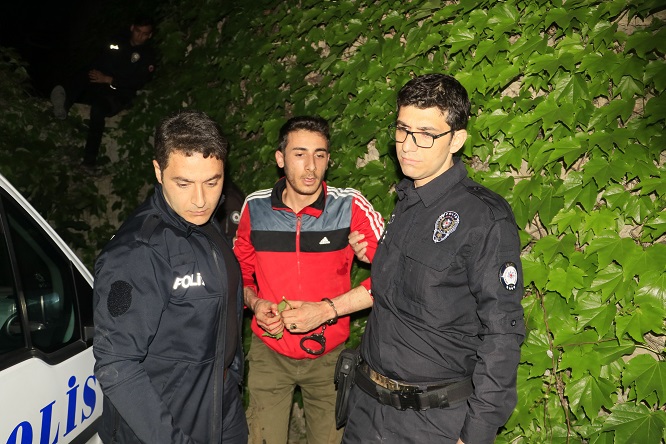 CEZA YEMEKTEN KORKUP KAÇMIŞ