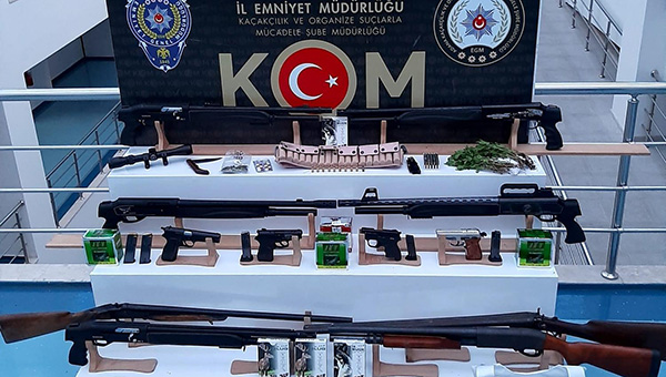 Adana'da kaçak silah operasyonu