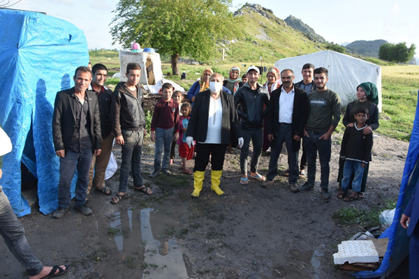 Tarım işçilerinin çadırlarını sel suları bastı