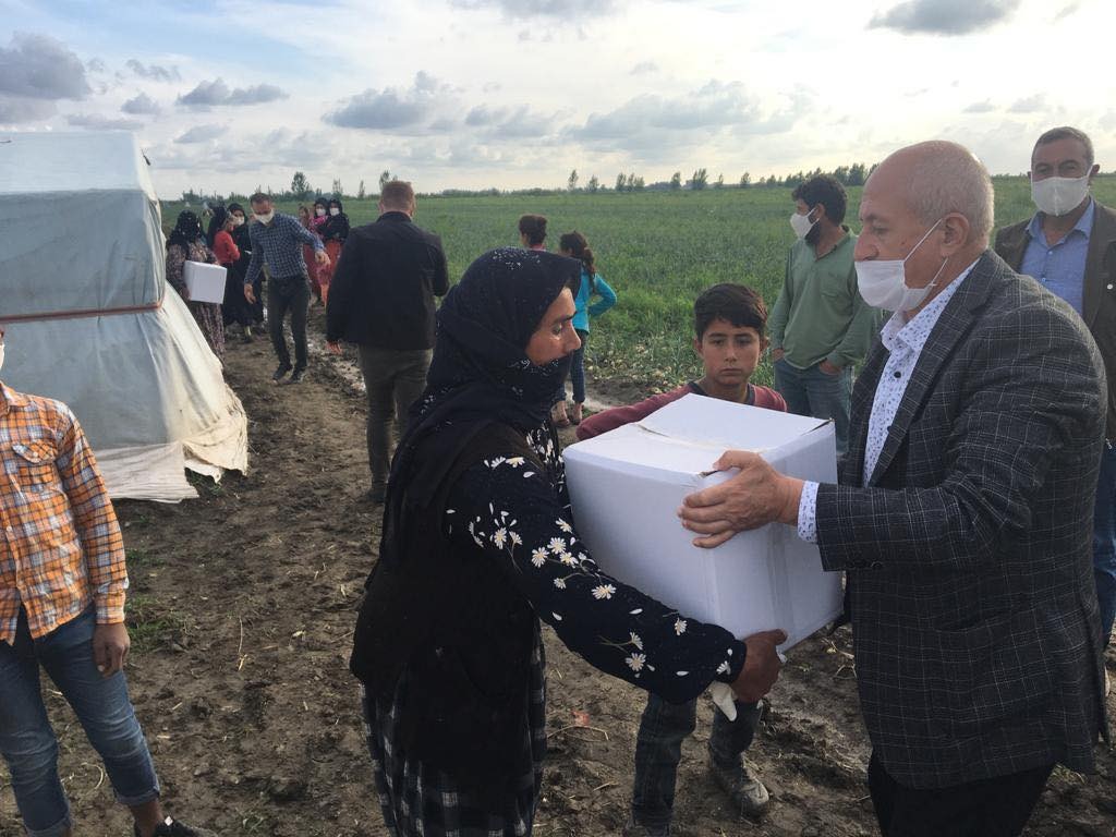 Seyhan mağdur tarım işçilerinin yanında