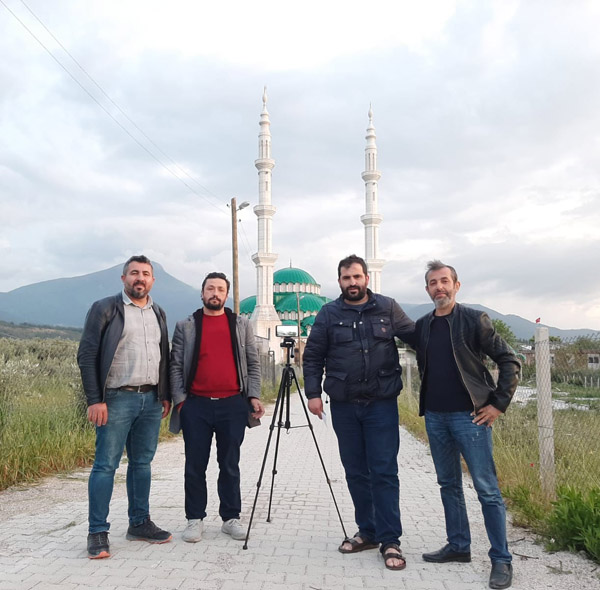 Akşam ezanlarını canlı yayınlıyorlar