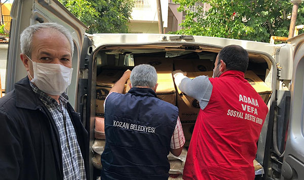 Hayır kazanları, hayırseverlerin desteği ile kaynıyor