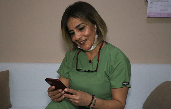 Adana’da sağlık çalışanı anneleri duygulandıran sürpriz