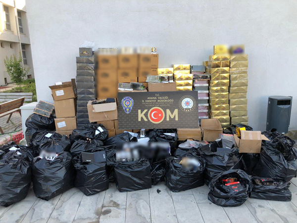 Adana'da kaçak cinsel içerikli ürün operasyonu
