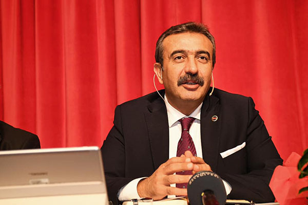 Soner Çetin zirveyi bırakmıyor