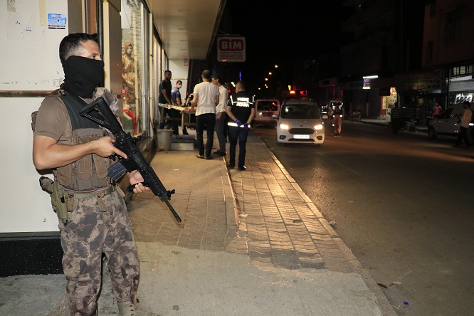 Adana’da 410 polisle narkotik uygulaması