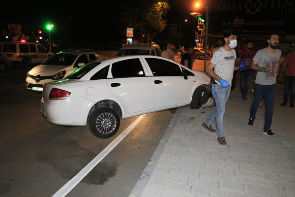 POLİSTEN KAÇARKEN KAZA YAPTI