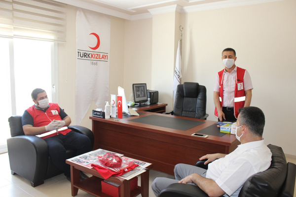 Tarsus'ta bin aileye yardım