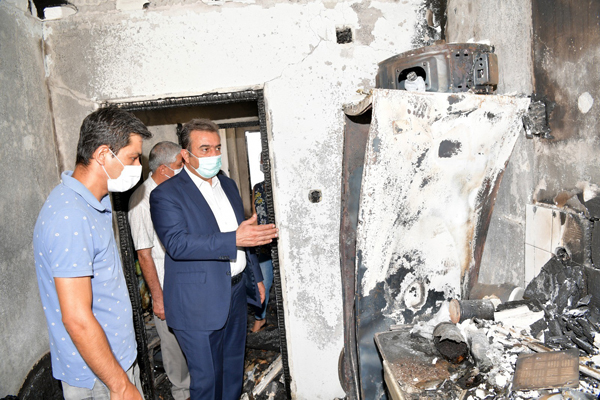 Başkan Çetin evi yanan aileye sahip çıktı