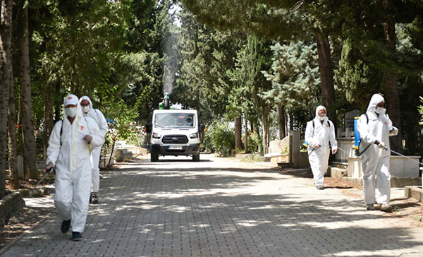 Mezarlıklarda Ramazan Bayramı hazırlığı