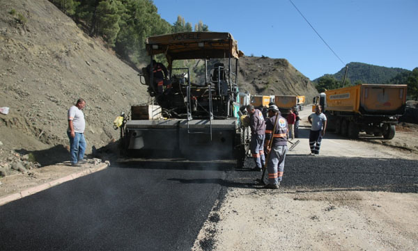 Aladağ’a, asfalt yol hizmeti