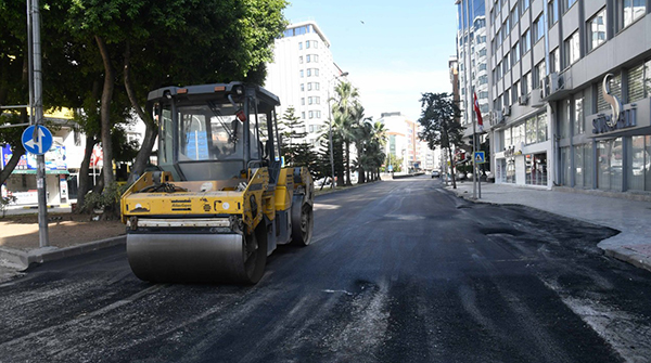 Kentin dört bir yanında asfaltlama çalışmaları sürüyor