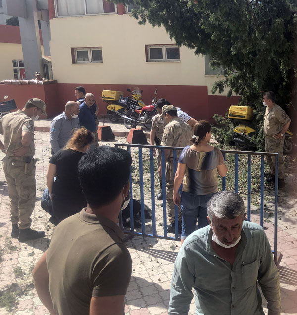 Kesilen ağaç postacının üzerine düştü
