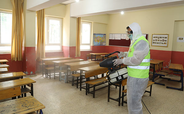 Yüreğir'de sınav öncesi okullar dezenfekte edildi