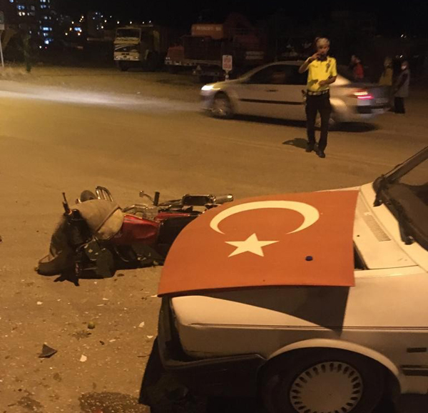 Otomobille çarpışan motosikletli ağır yaralandı