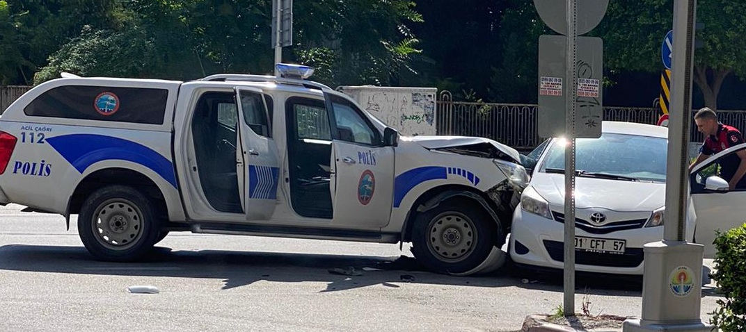 YASAK GÜNÜ TRAFİK KAZASI!