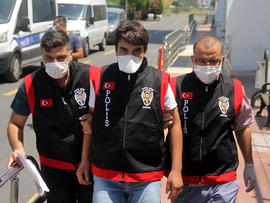 TACİZ EDEN ÜVEY BABASINI ÖLDÜRDÜ