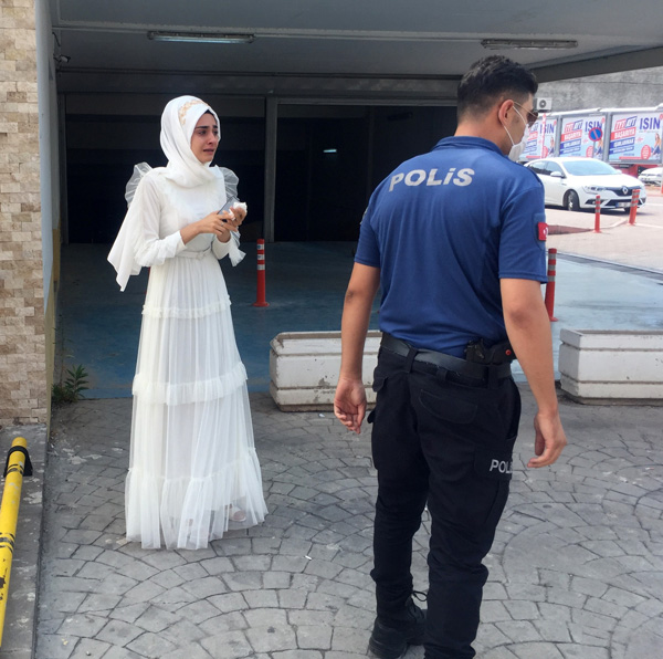 Nikah salonunu polis bastı!