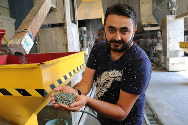 Atık hurda plastikler ham maddeye dönüşüyor