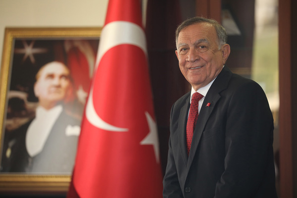 Akay’dan “15 Temmuz” mesajı