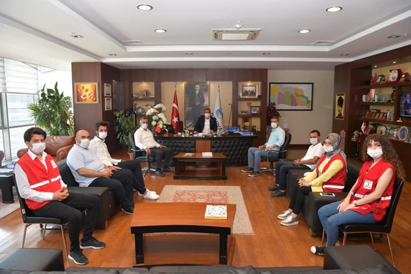 Çukurova’ya yaşlılar için aşevi öğrenciler için kütüphane