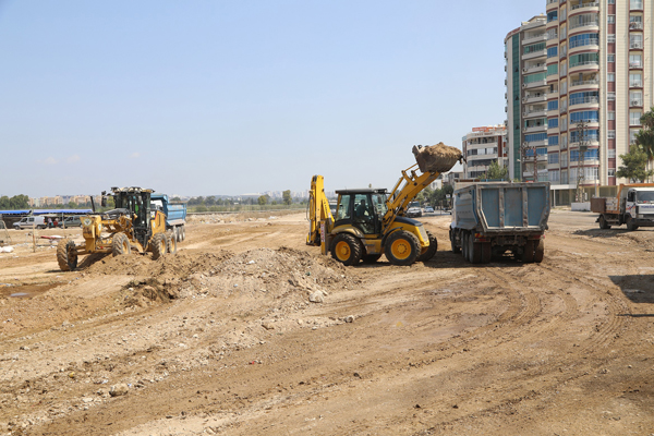 Yüreğir'de kurban satış yerleri temizlendi