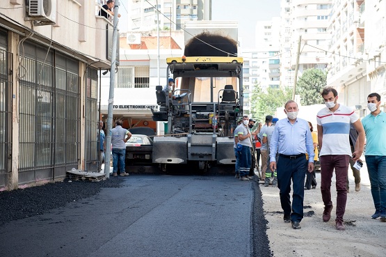Seyhan’da “Sıcakkıran” asfalt hizmeti