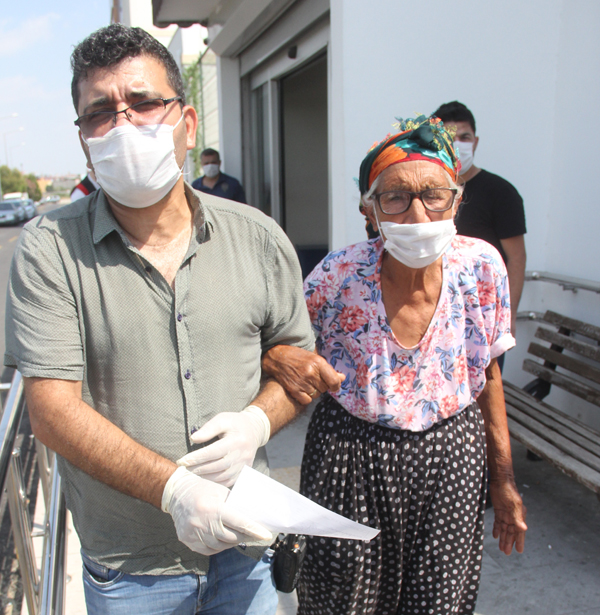 Yaşlı kadını cezaevine girmekten Covid kurtardı