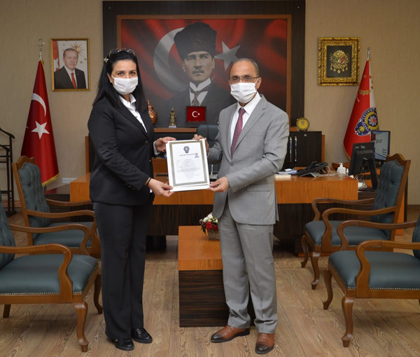 Polis Demet'e Müdür İnci'den plaket