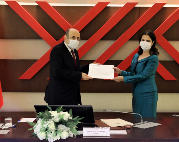 Ç.Ü. Rektörü Prof. Dr. Meryem Tuncel mazbatasını aldı